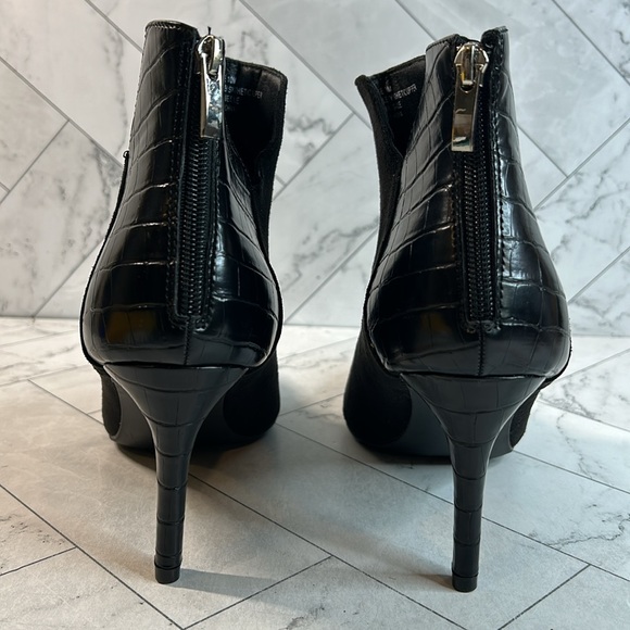 NWT Rouge Black Suede Black Booties With Zippers Faux Alligator On Heel SIZE 10M - Picture 3 of 7